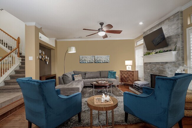Photo - 110 N Valley Oaks Cir