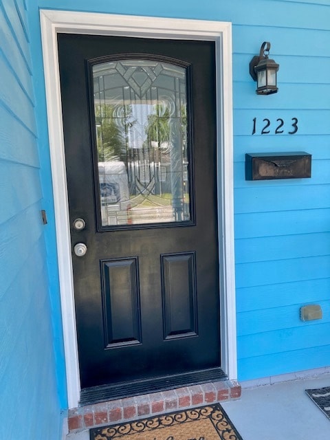 Front Entrance - 1223 E Waldburg St