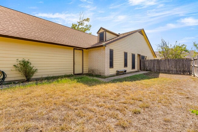 Building Photo - Charming North Austin Living with Fireplac...