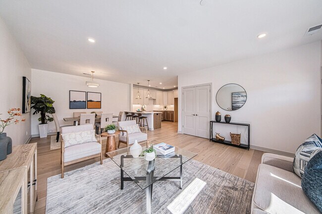 Photo - 621 Woodland Dr