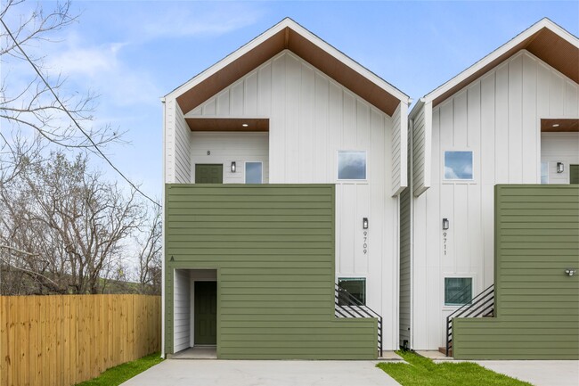 Photo - 9709 Pelsey St