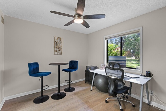 Photo - 260 Crown Oaks Way Unidad 102