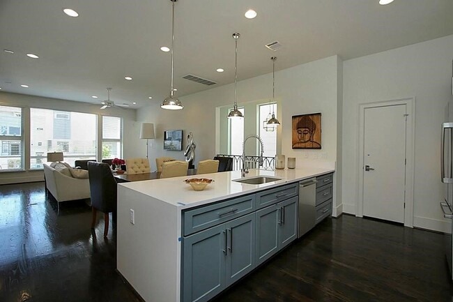 Photo - 1810 Oakdale St