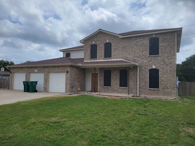 Photo - HUGE 4-5 BEDROOM IN HARKER HEIGHTS - OVER 2700 SQ FT