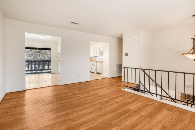 Building Photo - 2019 Lake Creek Dr