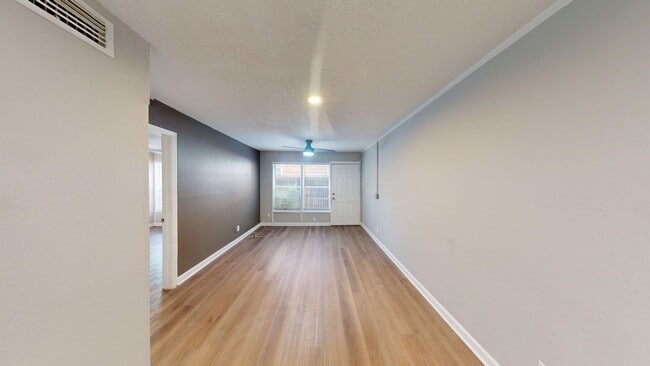 Photo - Spacious 1 Bedroom in Riverside – Washer/D... Unidad 2887-1