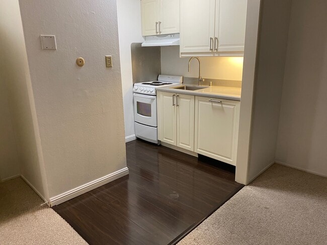 Photo - 4 Captain Dr Unidad 316