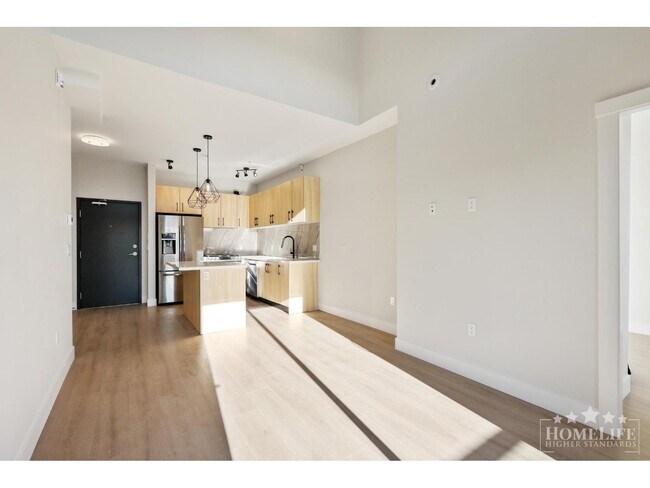 Photo - 14858-14860 60 Ave Unit 304