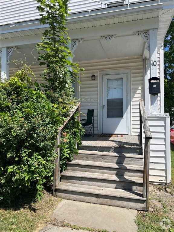Building Photo - 10 Columbia St Rental