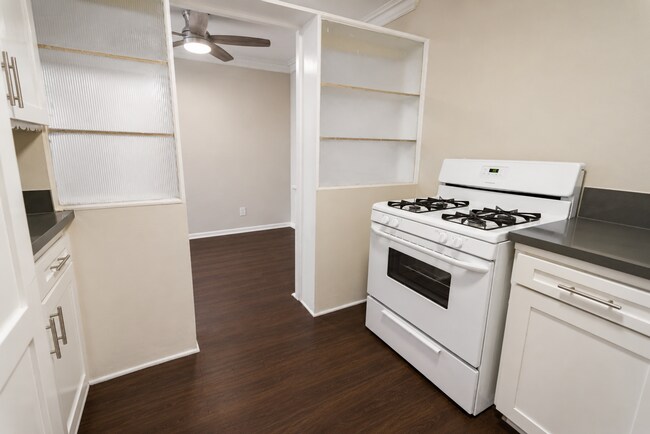 Photo - 611 Levering Ave