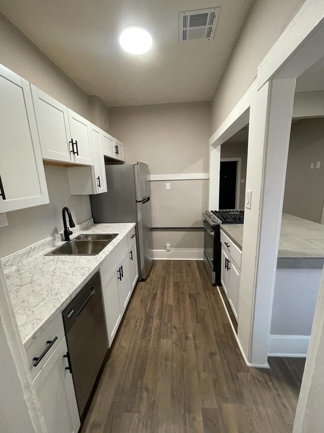 Building Photo - 420 N Park Ave Unit 420