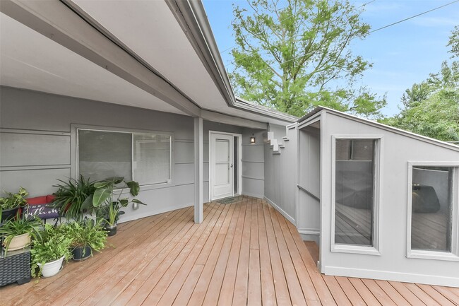 Photo - 6305 Deerwood Rd