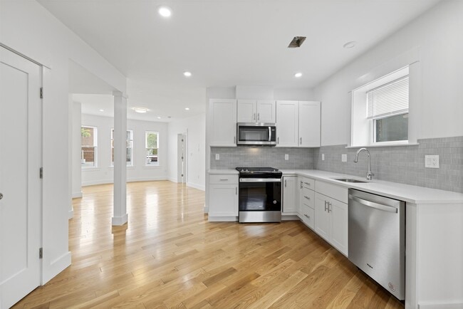 Photo - 1010 Cambridge St