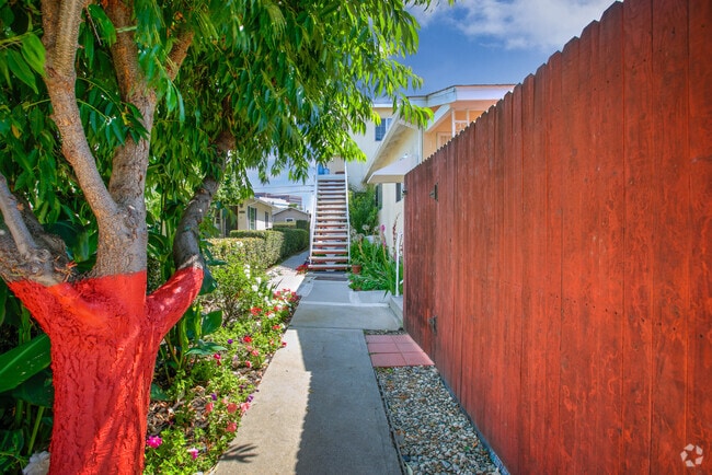 Building Photo - 2256 S Carmelina Ave Rental