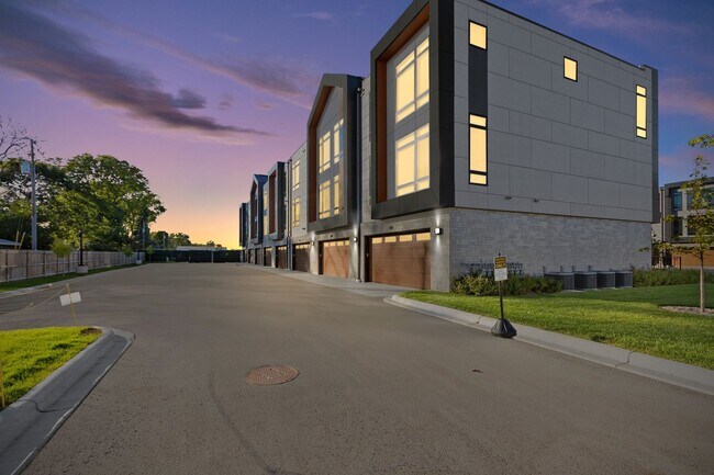 Photo - FURNISHED RENTAL: Luxury Townhome in Exclu...