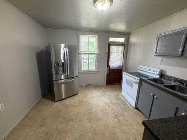 Photo - $1,100 harrisburg 3 bedroom house for rent