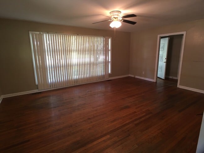 Photo - 307 32nd E Pl