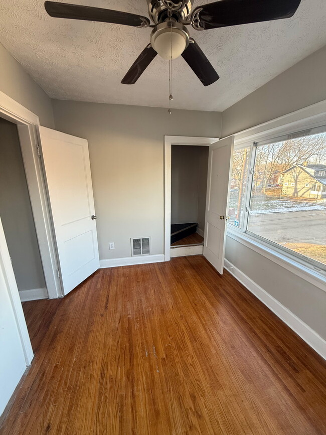 Photo - 533 Fairwood Ave