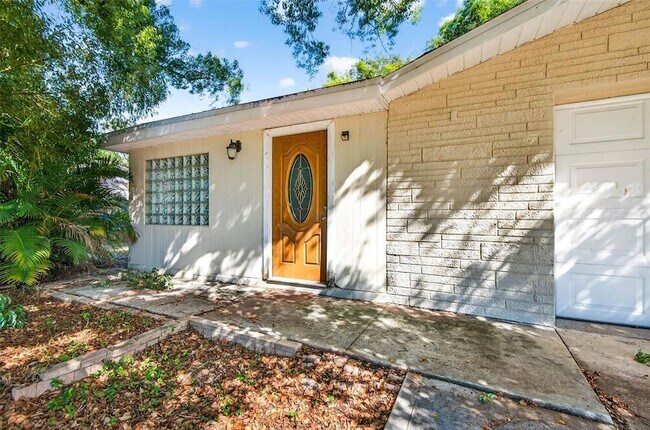 4752 Daphne St