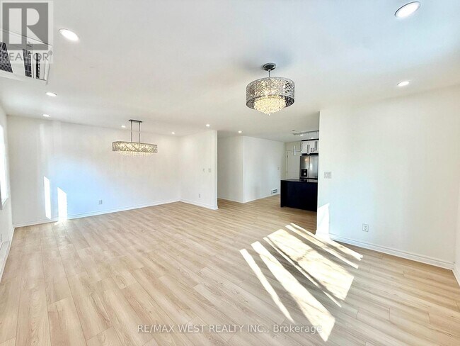 Photo - 34 Touraine Ave