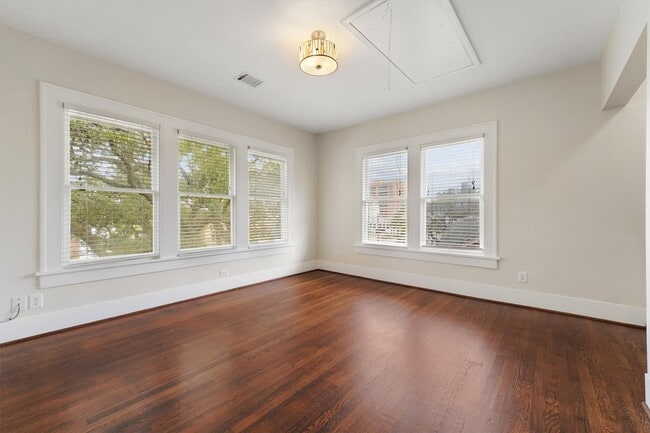 Photo - 1135 W Gray St Unit 4