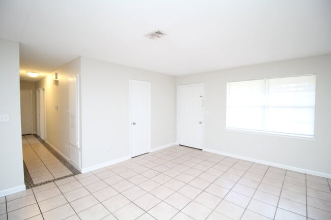 Photo - Hamilton Bridge Estates 3BR Brick Home Near Hwy 90, No Carpet & Open Living Space