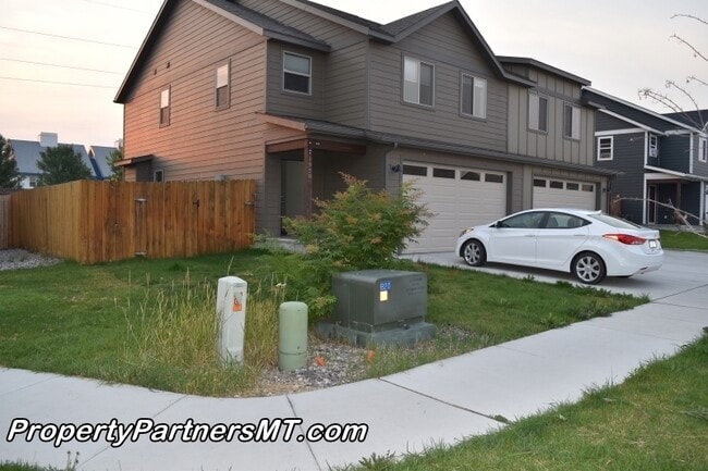 Photo - *** Modern *** 3 Bed 2.5 Bath Townhouse