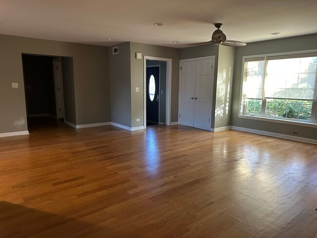 Photo - 1600 W 55th St