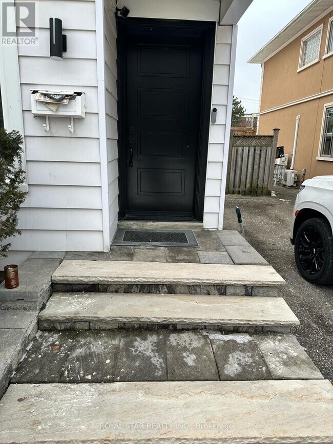 Photo - 9 Roycrest Ave