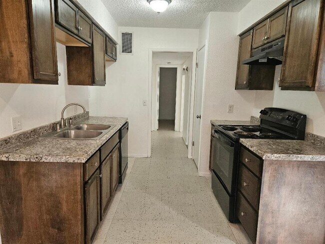 Photo - 410 E 9th St