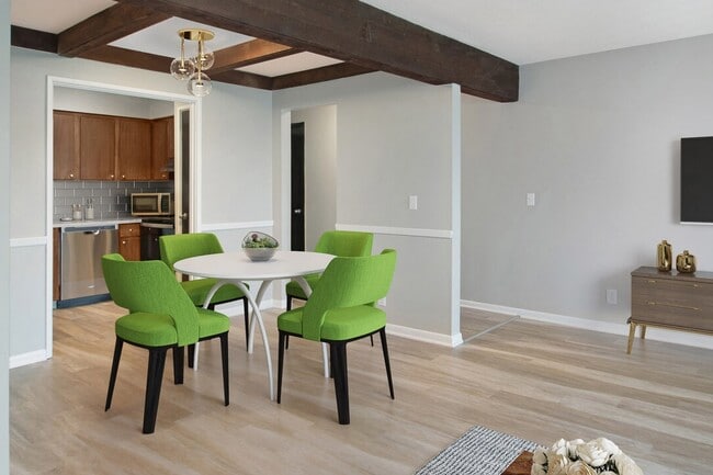 2BR, 2BA - 1,020SF - Updated