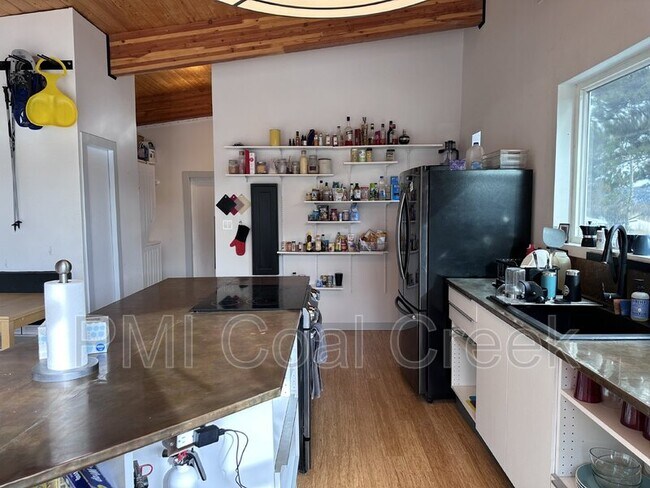 Photo - 108 Wolf Song