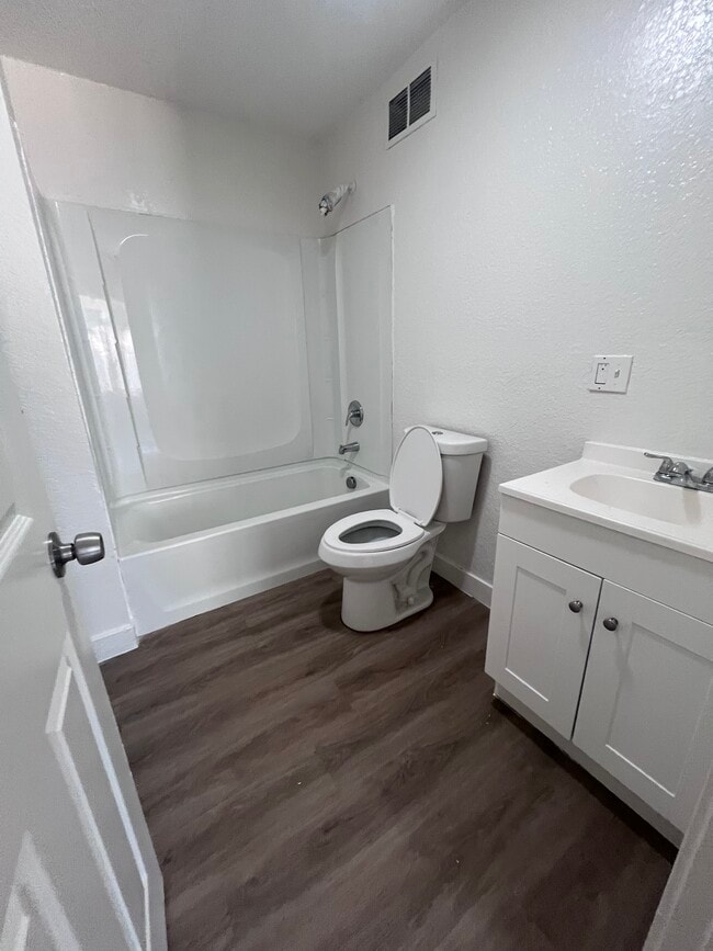Photo - 901 Lenore Ct