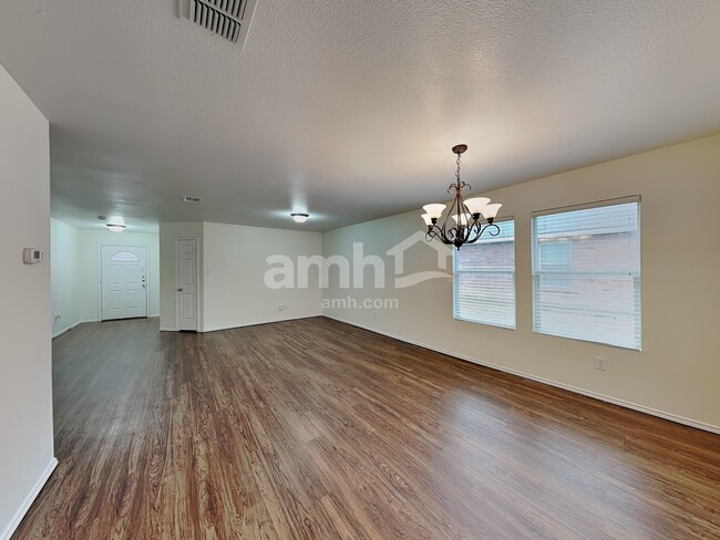 Photo - 811 Wild Prairie Dr