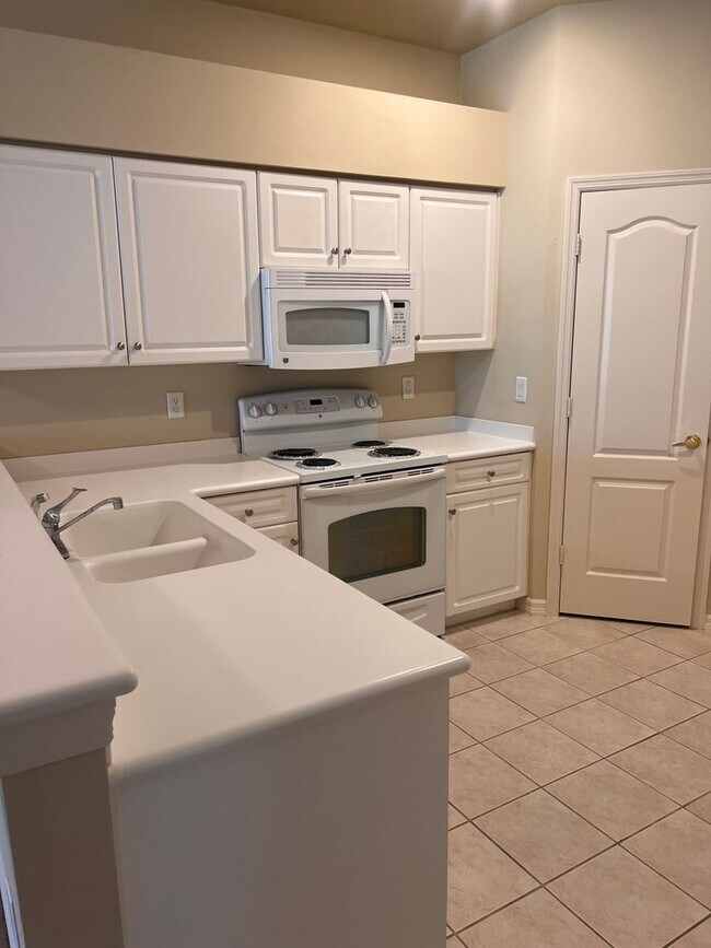 2/2 Located in Stoneybrook in Gateway! Ann... Condo Condo for Rent in