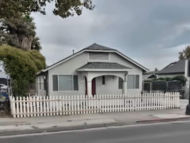 Building Photo - 2056 Alum Rock Ave