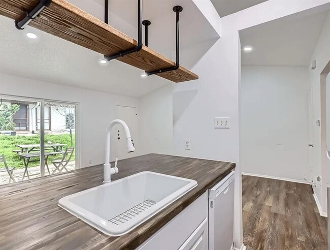 Photo - 1301 Hollow Creek Dr