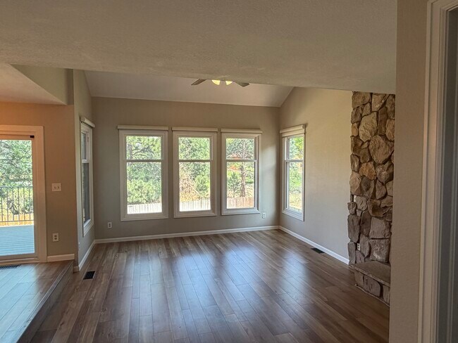 Photo - 6258 Powell Rd