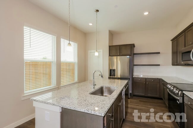 Photo - 313 Lincoln Cir