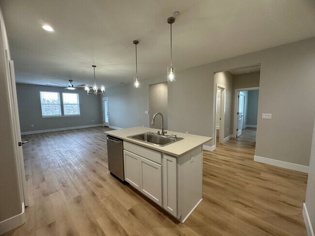 Photo - 19735-19737 Indian Creek Dr