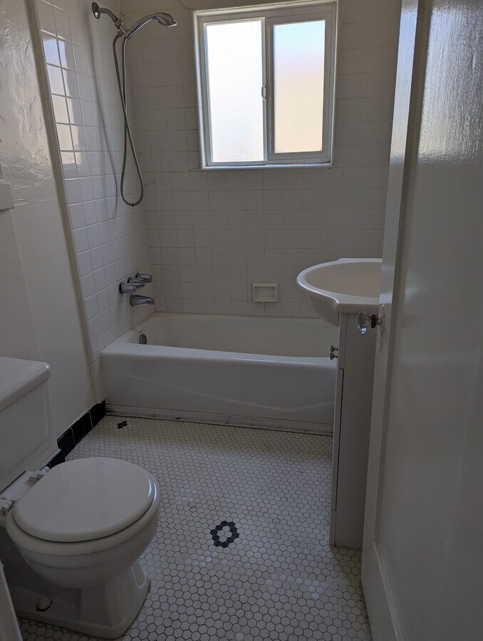 bathroom - 612 Portola Ave