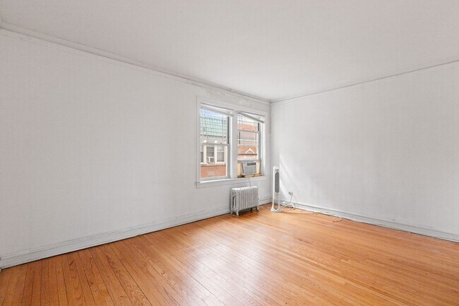 Photo - 4505 N Greenview Ave