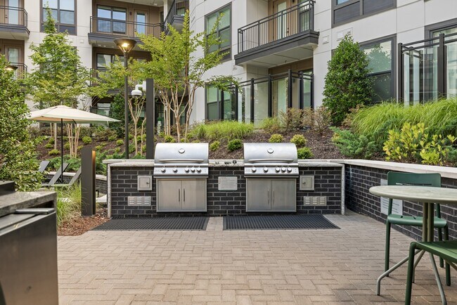 Poolside Grilling and Outdoor Kitchen