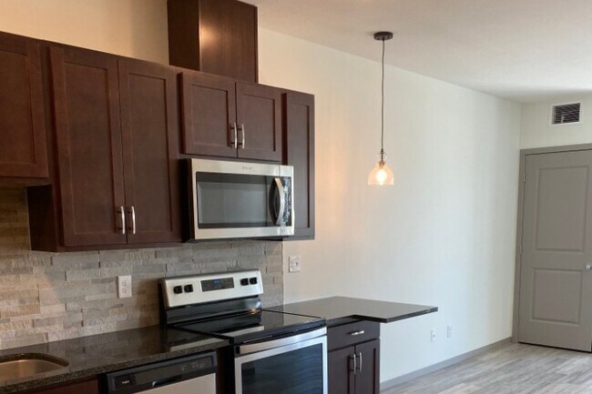 Beautiful kitchen granite counters