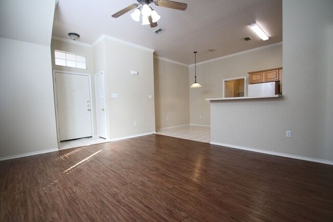 Building Photo - Enchanting 3/2 Duplex Home Located in WONDERFUL Weatherford! ~ ((AMAZING LOCATION!!)) Tile & Wood...