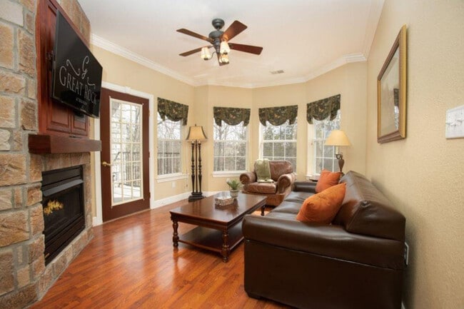 Building Photo - 175 Golf View Dr Rental