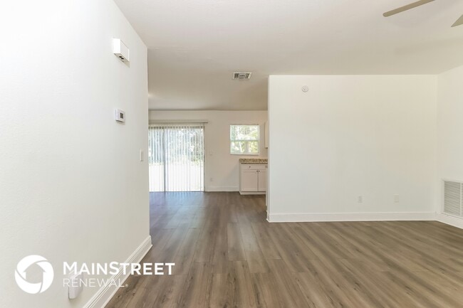 Photo - 674 23rd Pl SW