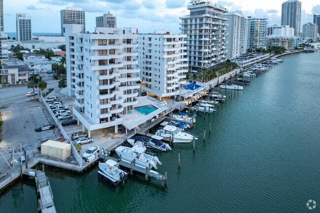 6820-6830 Dr. Indian Creek - Indian Creek Club Condominiums