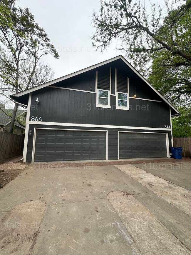 Building Photo - $1545 - 2 bed 1.5 bath - Duplex located in Riverside