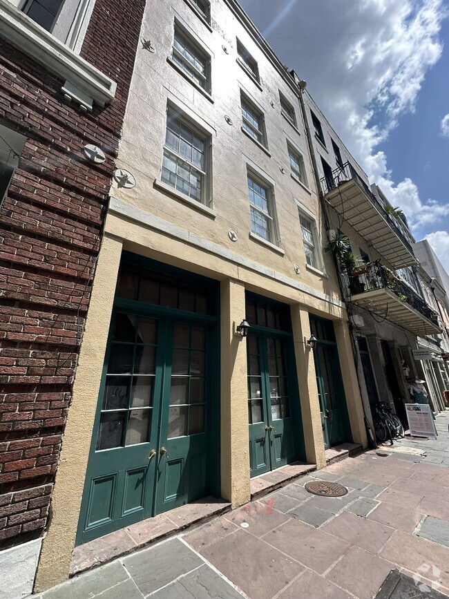 Building Photo - 214 Chartres St Rental